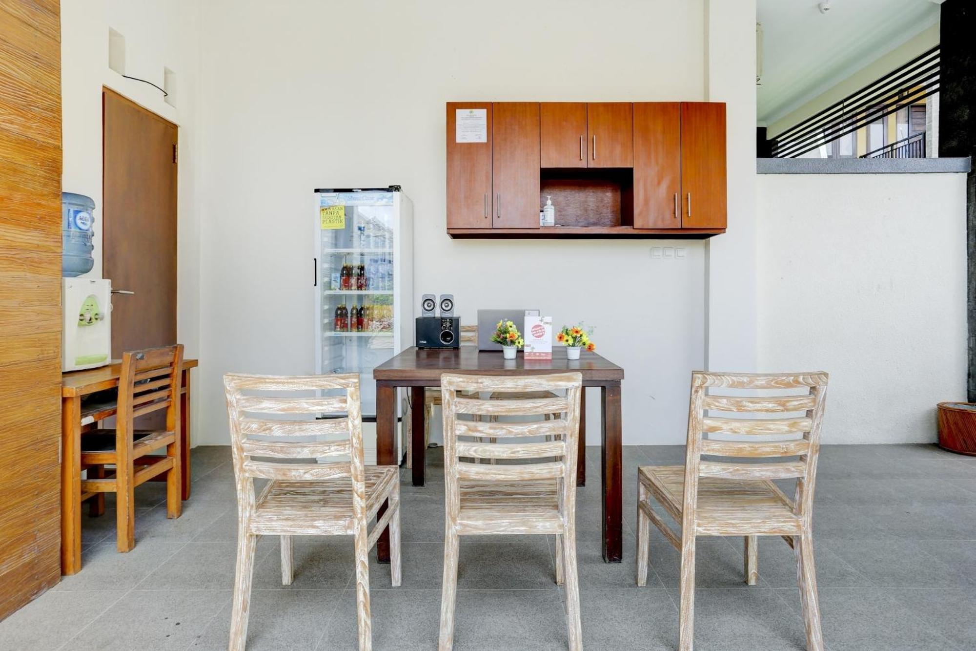 Super Oyo 90232 March 67 Stay Balian Exterior photo